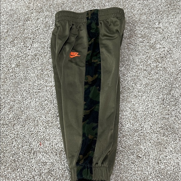 Nike Kids Joggers - Picture 3 of 3